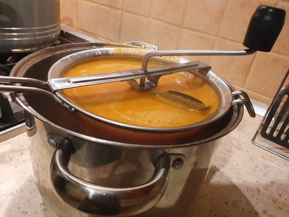 Strecurătoare pentru supă cremă